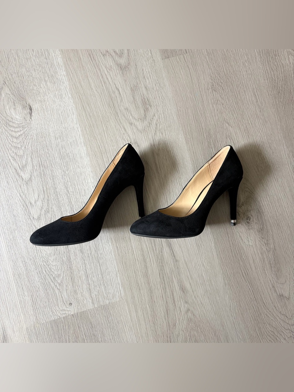 Michael Kors Suede Pumps
